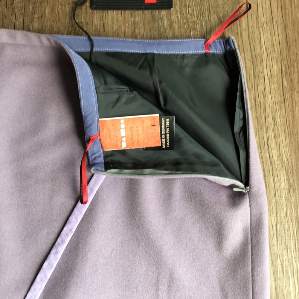 Hugo Boss wool skirt. - Picture 5 of 7